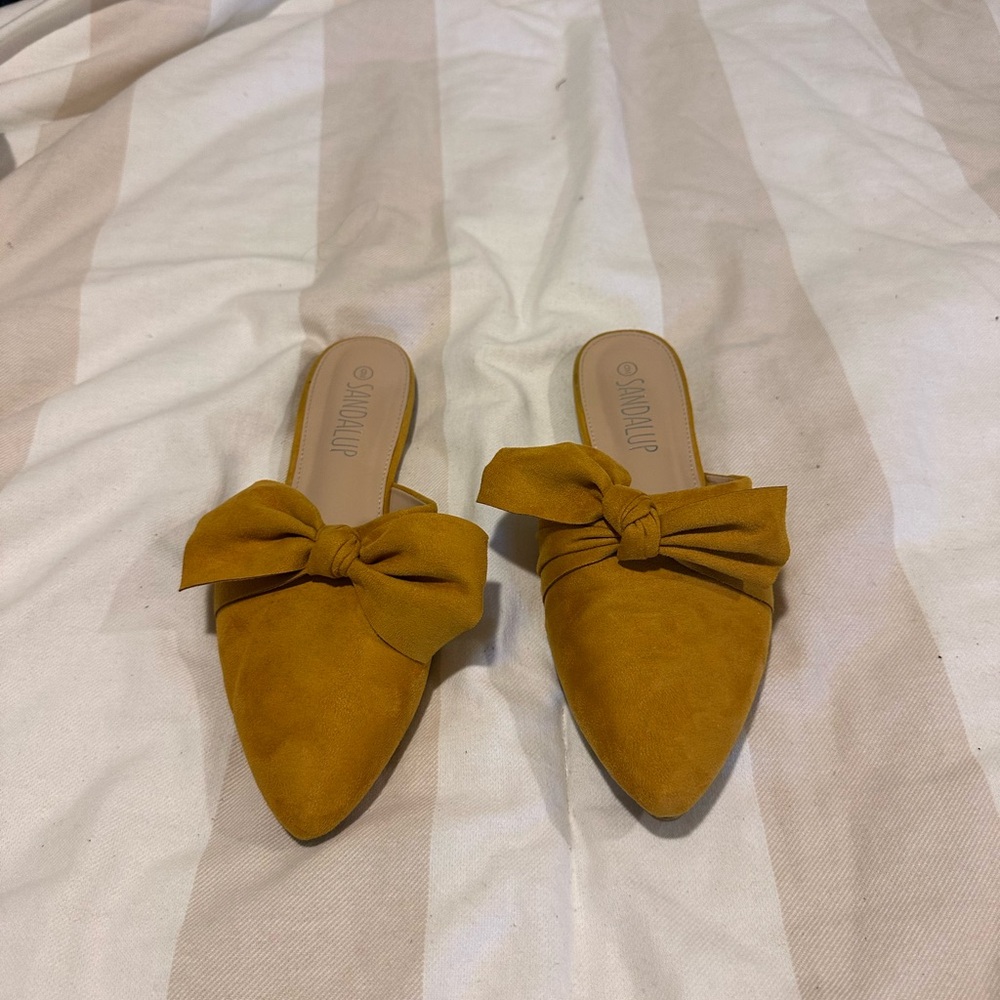 Amazon Essentials Mustard Bow Mules